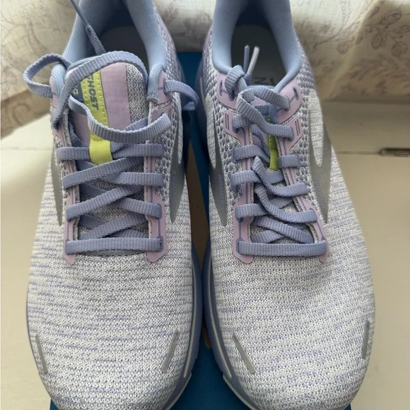 BRAND NEW Brooks Women's Ghost 14 in Light Lavender - Picture 2 of 5
